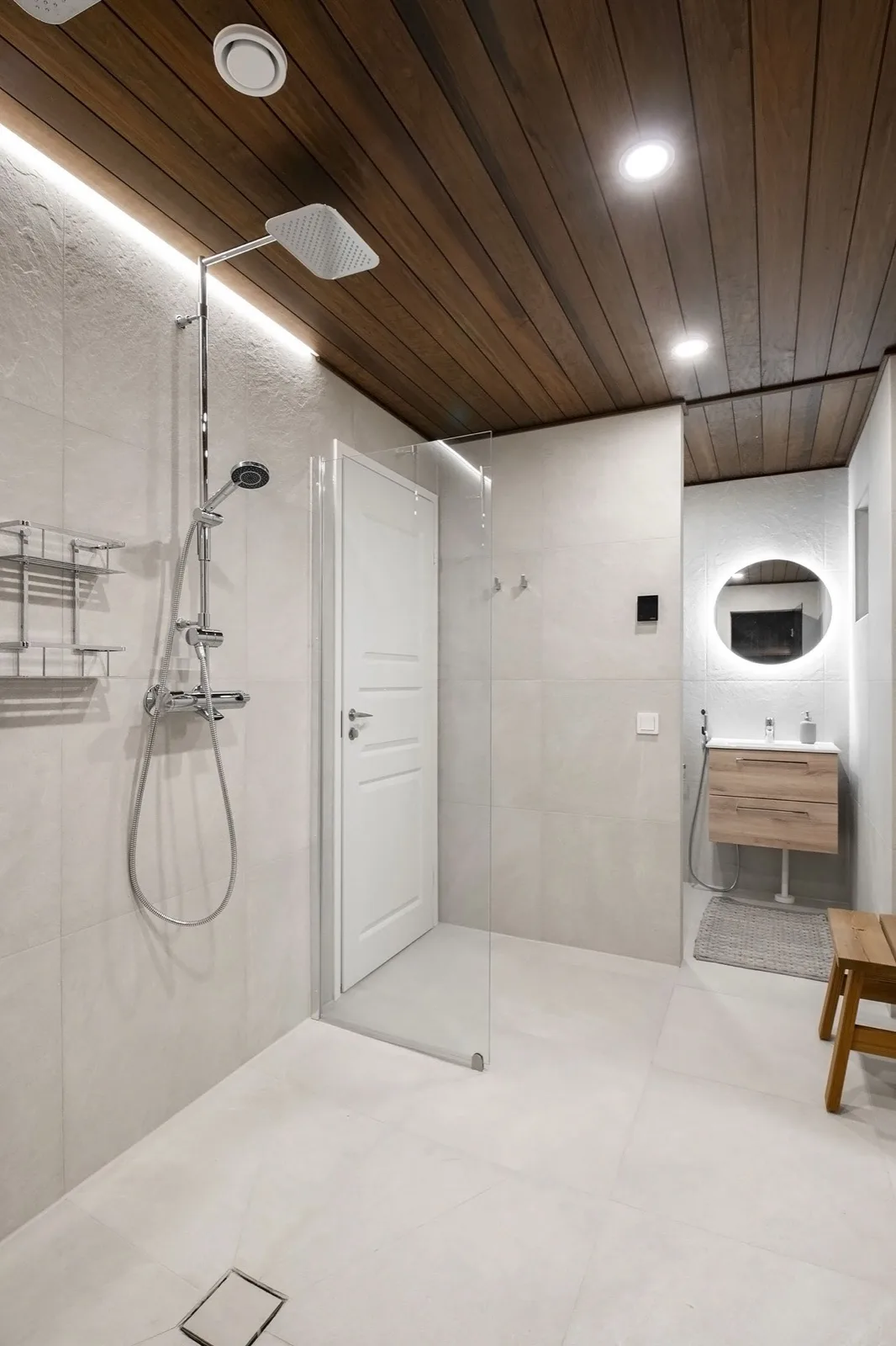 Kylpyhuone & sauna